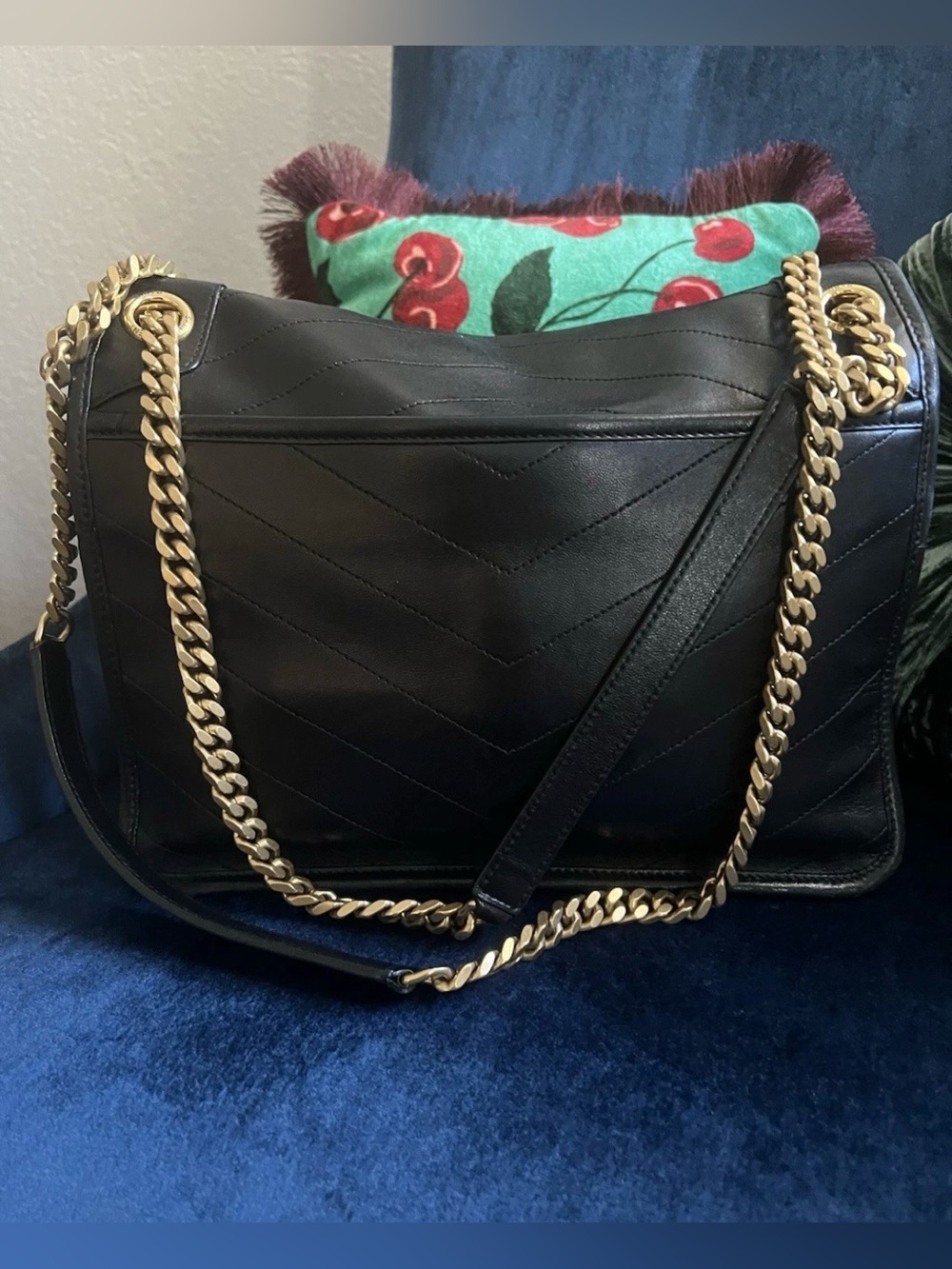 Saint Laurent Niki Medium Shoulder Bag – Black Smooth Calfskin - 100% Authentic - Picture 4 of 15
